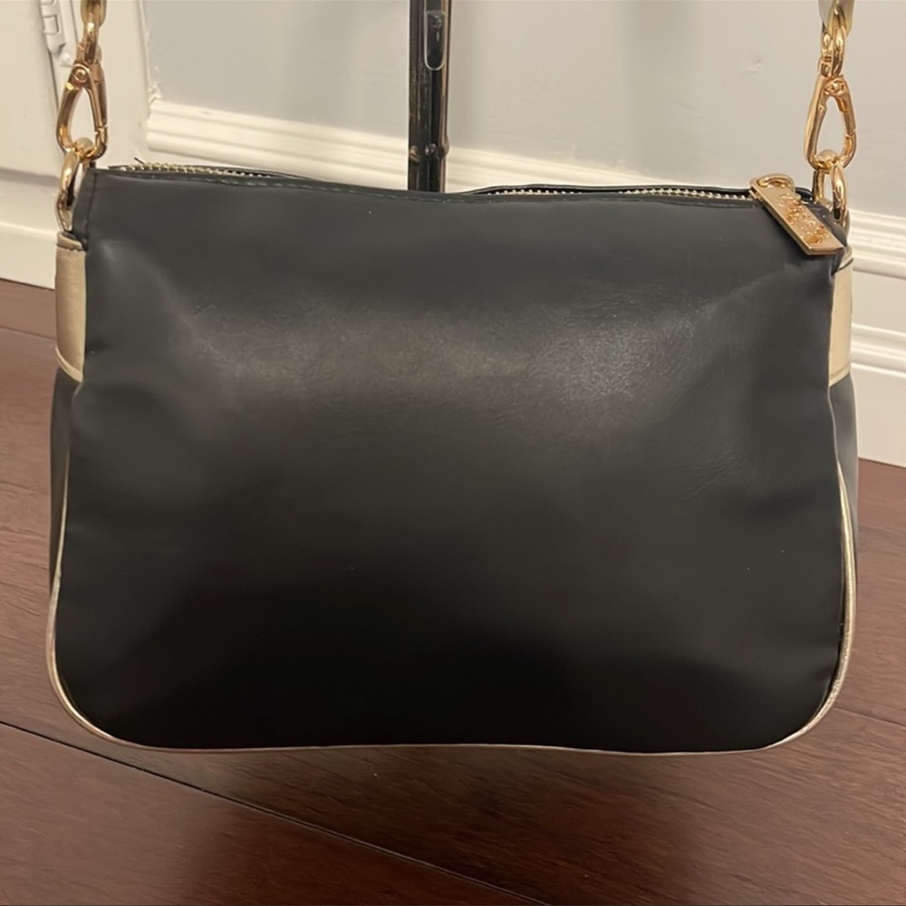 Authentic Versace crossbody cosmetics bag - Picture 3 of 14